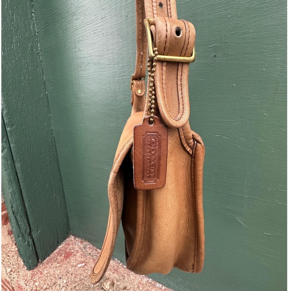 Vintage Coach British Tan Leather Saddle Bag NYC Made classic Crossbody - Picture 2 of 10